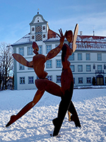 Agnes Keil, `Leben ist Bewegung temporre Installation der Monumentalskulptur im Schlospark Kilegg, Jan 2022