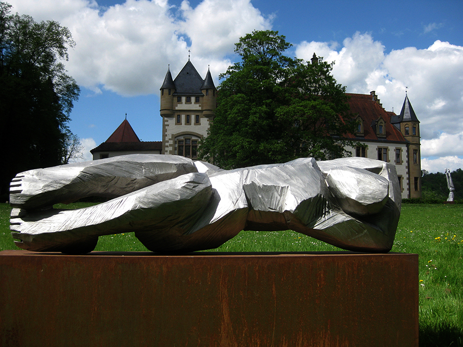 Liegende, Aluminiumguss, 176cm lang