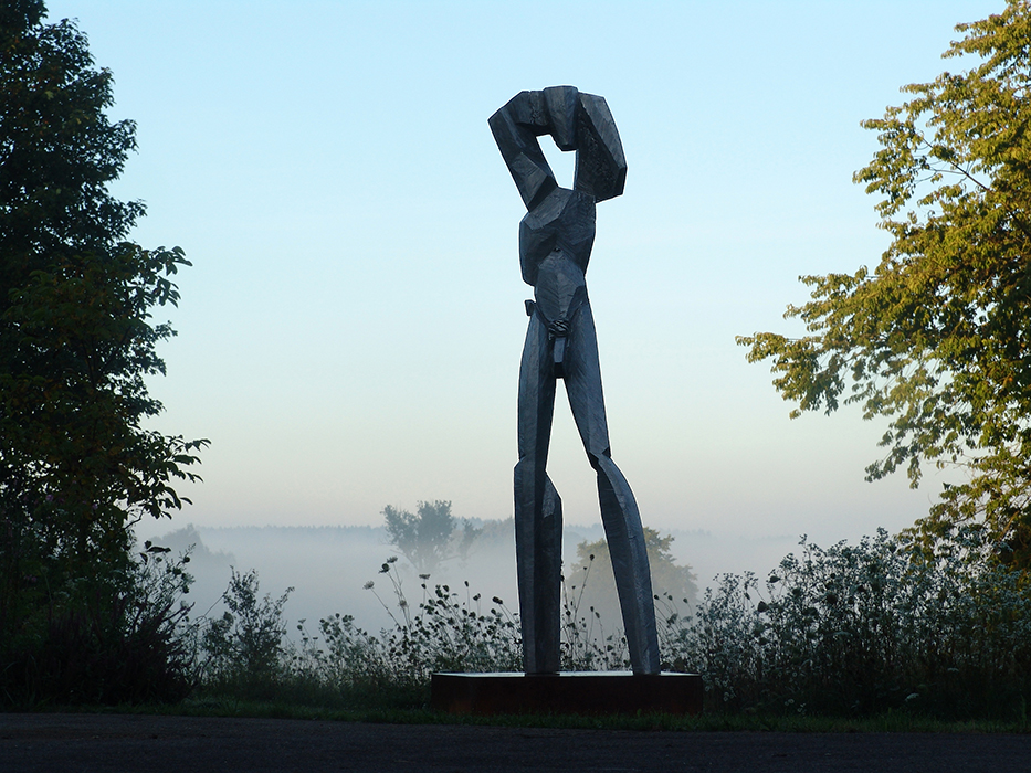 Schreitender, Aluminiumguss, Höhe 285cm