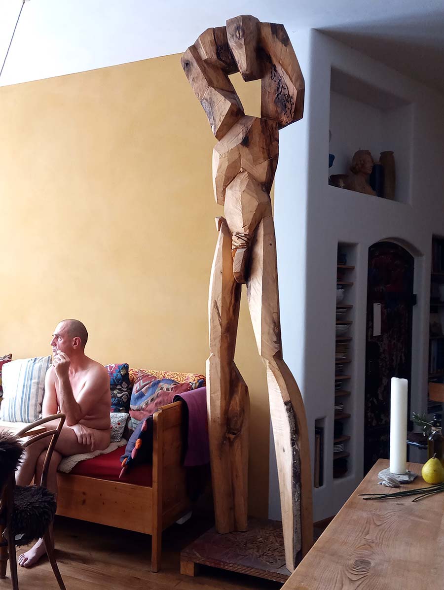 Schreitender, Walnußstamm